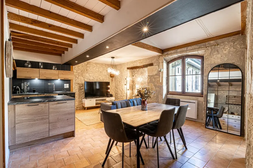 Beautiful apartment, located in the heart of the city. - Image 1