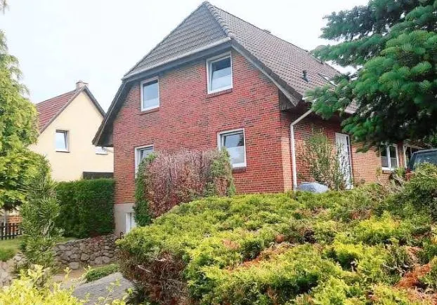Spacious holiday apartment with garden - Image 1
