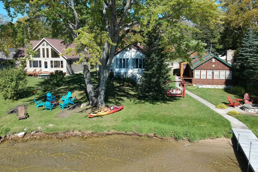 Lakefront Cottage-2Bdr-1.5Bth-Sleeps 6 - Image 1