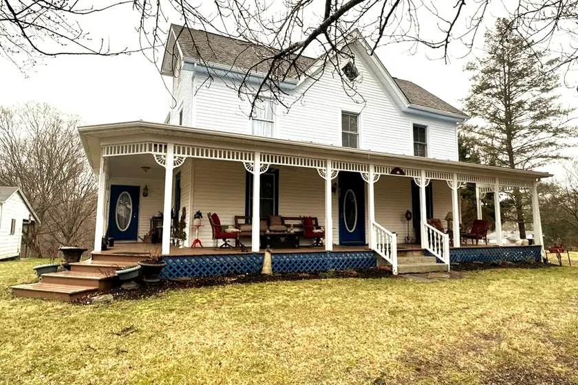 Refurbished 1880s Victorian Farm House~ Sleeps 6. - Image 1