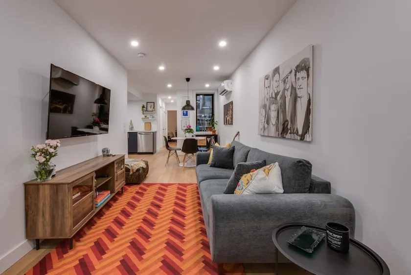 Beautiful Suite in Historic Cabbagetown - Image 1