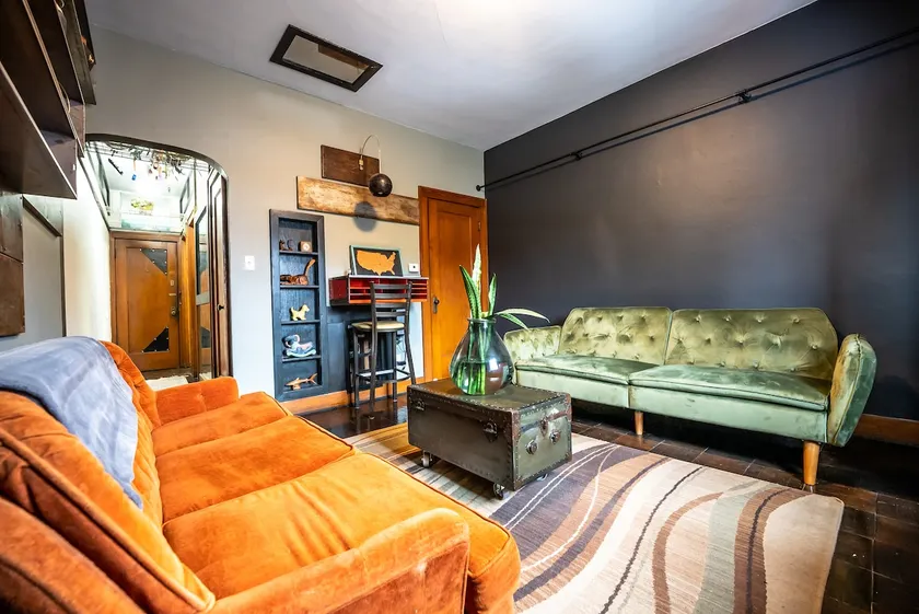 Cozy Unique Downtown 1 Bedroom Unit - Image 1