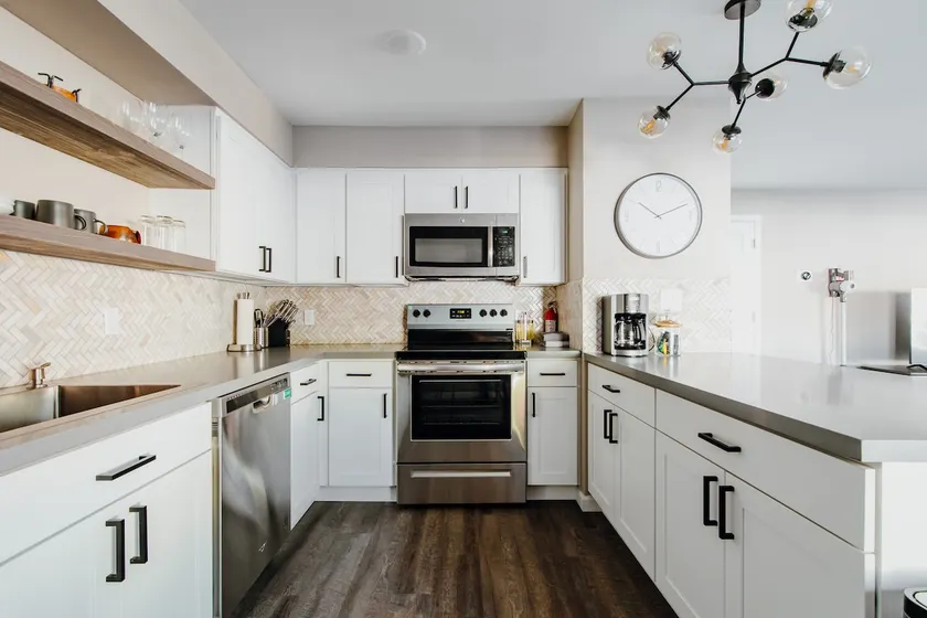 Style! Lux kitchen. Spacious. 2 Queen beds. - Image 1