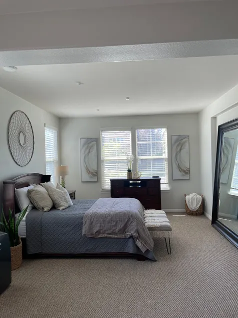 Suite with private entrance near wine country. - Image 1