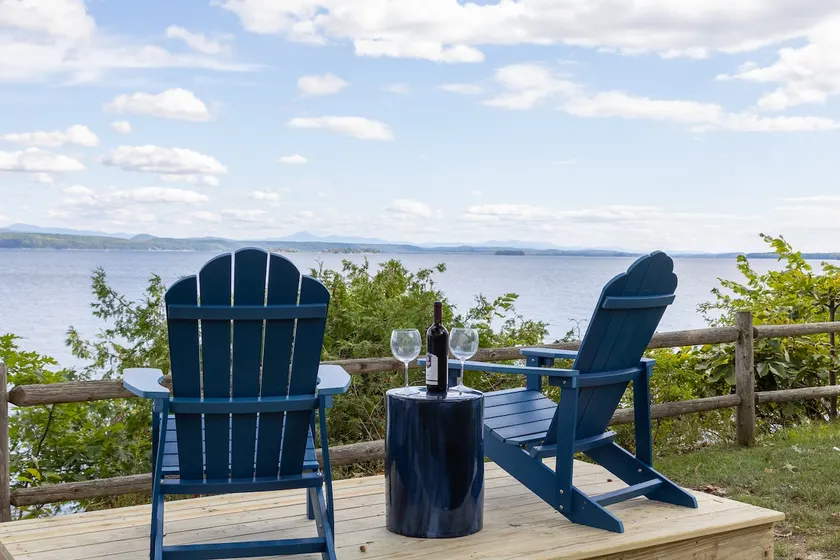 Tranquil lake house in VT w/ breathtaking views! - Image 1
