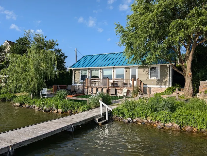 Lakefront Cottage Spectacular Sunsets Boat Rental - Image 1