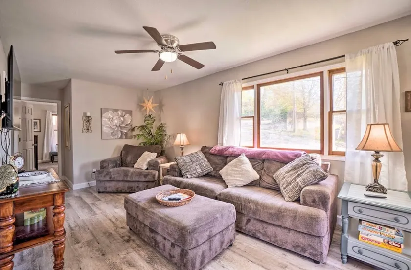 Peaceful Cozy Lakeview Retreat with Firepit - Image 1
