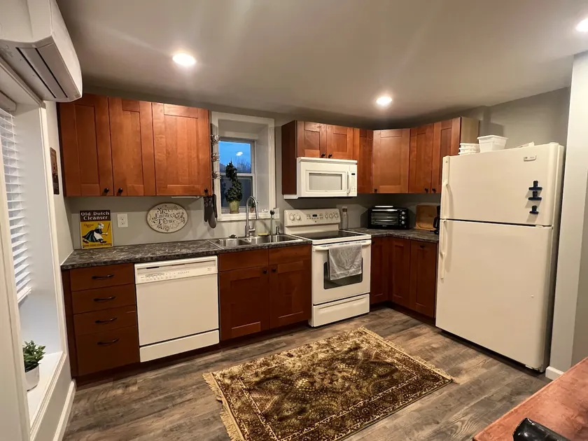Beautiful one bedroom in convenient location - Image 1