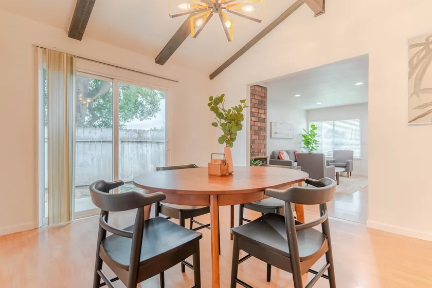 Comfortable 2BR Townhouse | Center of Elk Grove - Image 1