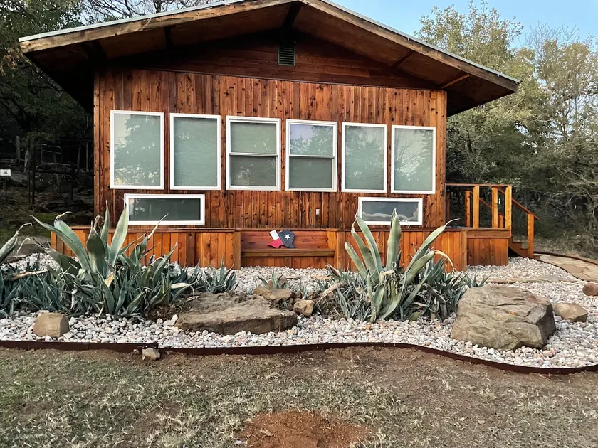 Scenic Hillside Cabin: The Hideout at Rocky Ridge - Image 1