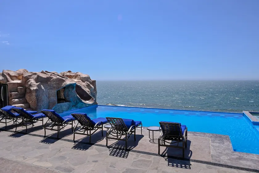 Triton's Place Oceanfront-Heated Pool - Image 1