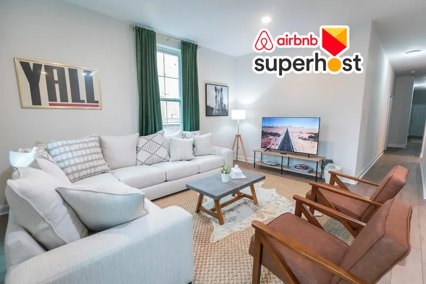 Lone Ranger Retreat: Stylish Stay in Downtown - Image 1