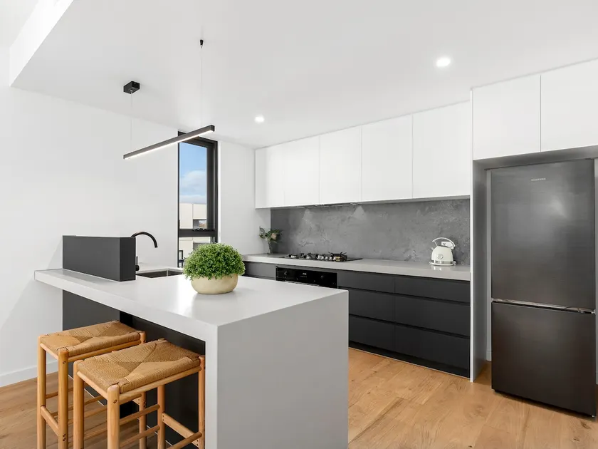 541 - 3 Bedroom Townhouse - Centrally Located- Free Parking - Free WIFI - Image 1