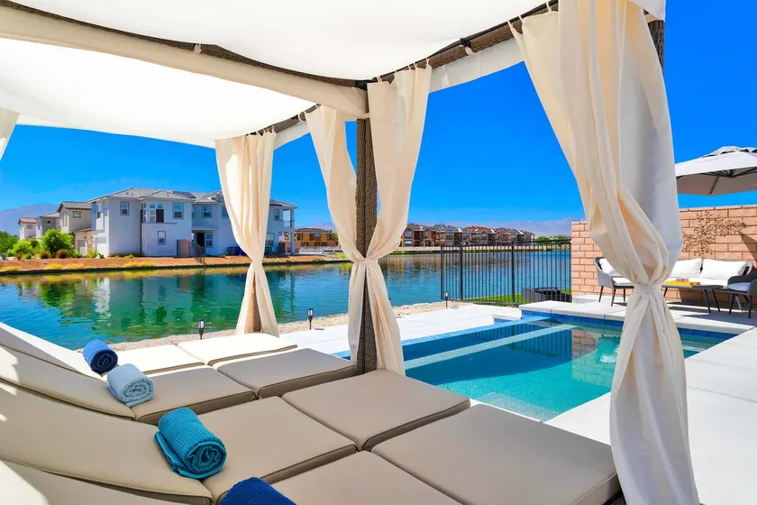 Elegant Lakefront Villa Breeze of the Lake - Image 1