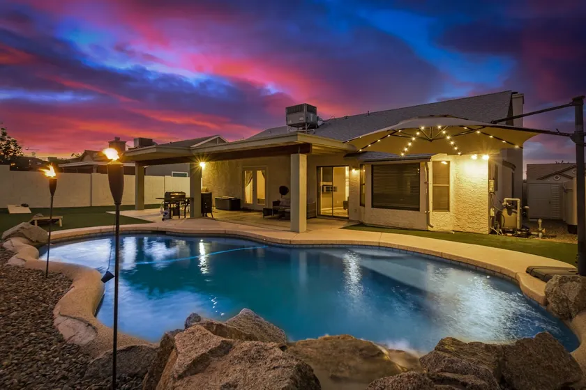Furinished home/Private salt water pool & patio - Image 1