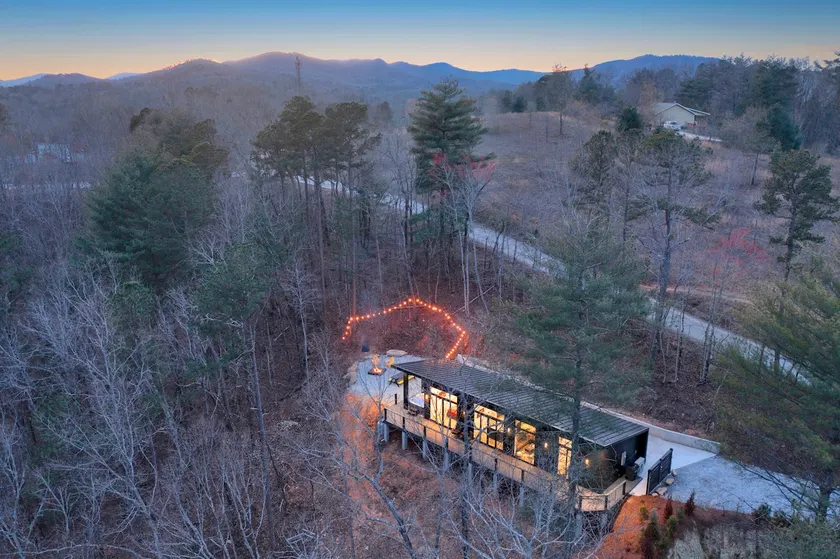 Zenplicity Cabin. Hot tub, views, modern design! - Image 1