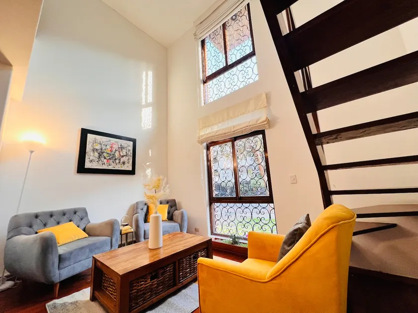 Beautiful duplex near the embassy with parking - Image 1