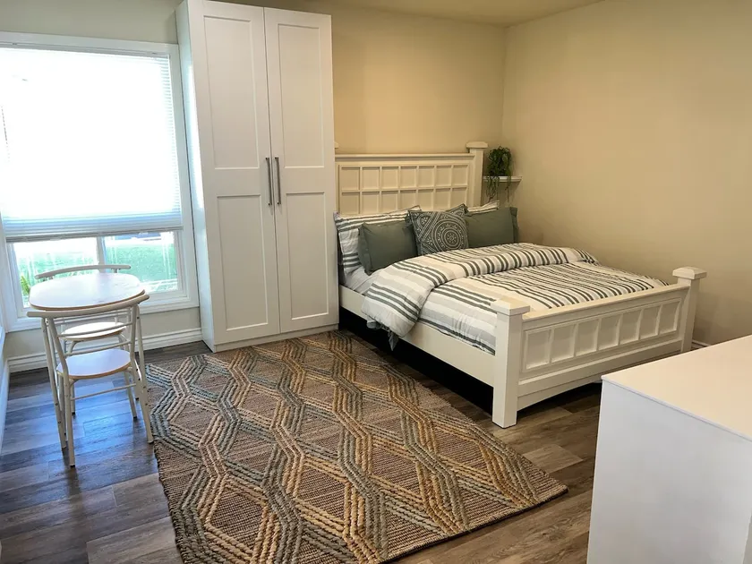 Centrally located private mission viejo studio - Image 1