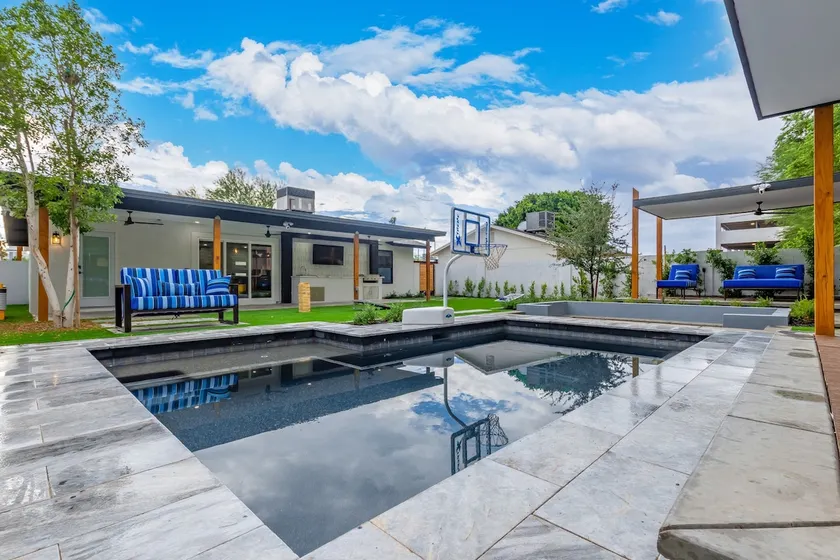 Modern dwn twn 3BR/3BR W/ pool & spa - Image 1