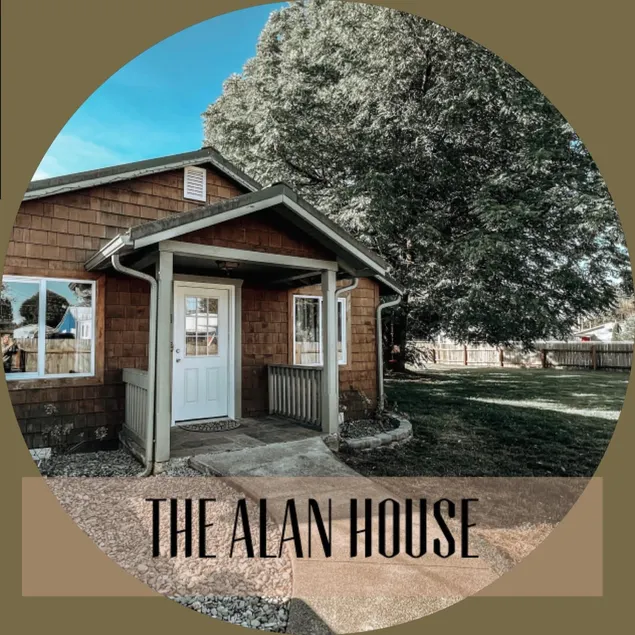Alan House:4BDRM Home *IN TOWN* Fully Fenced Yard! - Image 1