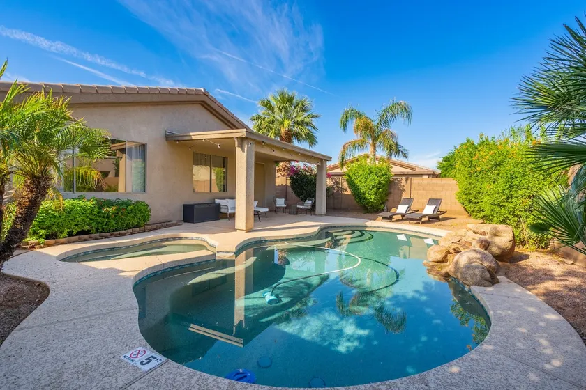 Heated private pool & spa! King-sized beds! - Image 1