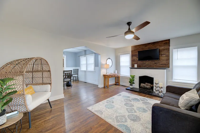 Guest Favorite • 2 Living Rooms • King Suite - Image 1