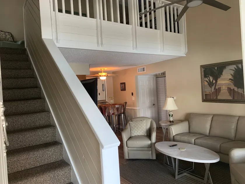 Lake View 2 Bed 2 Bath LOFT With Pool, Gym, Pickleball ---- L@@K FOR DISCOUNTS ! - Image 1