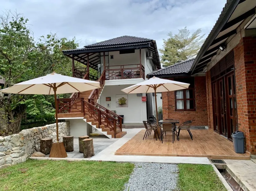 Luxurious 5-bedroom villa by the river - Image 1