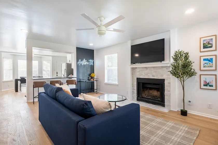 Riverside Home W Garage 5 min to DT and Airport - Image 1