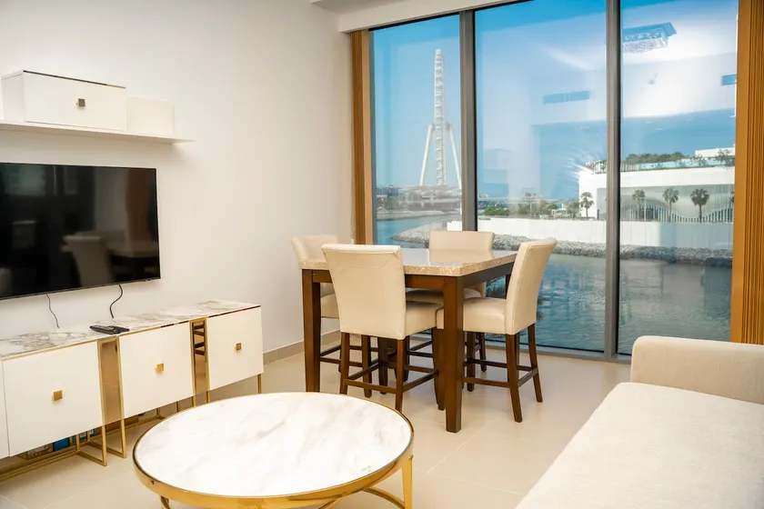 Stylish Marina View 1 Bedroom Apartment - Image 1