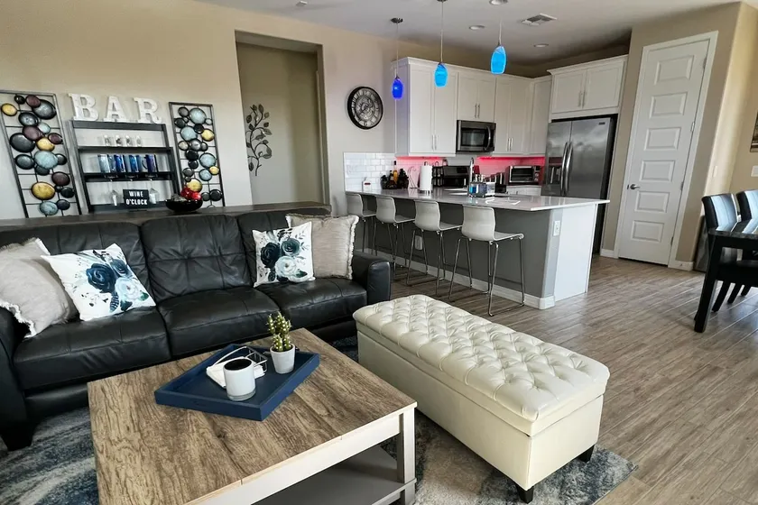 Nicely Decorated Home Next To State Farm Stadium - Image 1