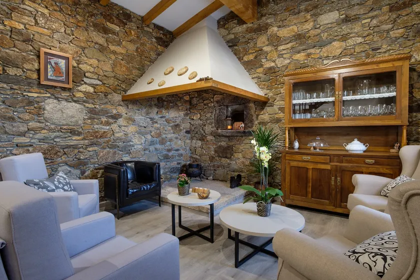 Country house with a swimming pool. - Image 1