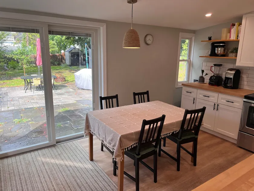 Sunny 4 bed house with fireplace - Image 1