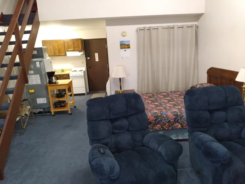Room #214 Modern loft condo @ base of Ski Mountain - Image 1
