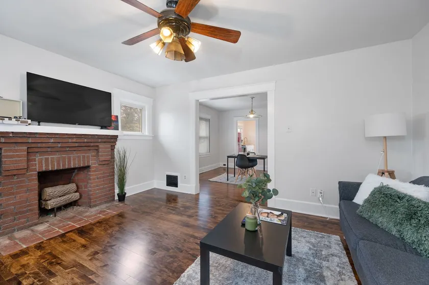 Cozy Midcentury 1 Bed Pet, 5 min OTR - Image 1