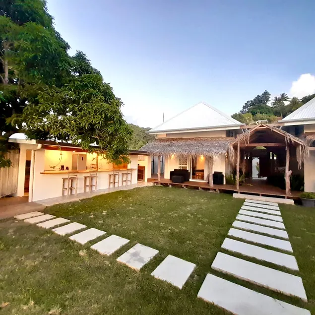 *Private beach, Tiarii air-conditioned bungalow - Image 1
