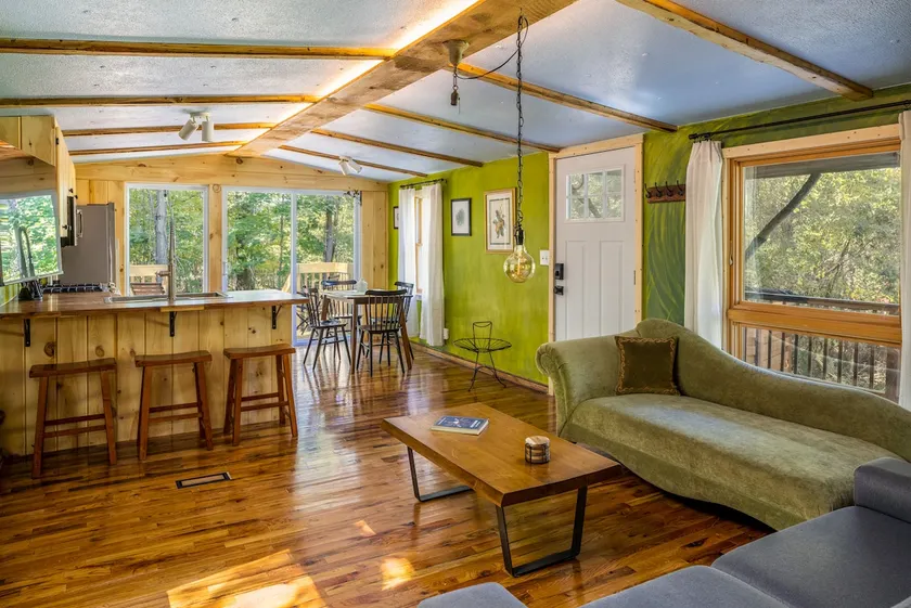 Evergreen Escape - Woodsy Artistic Retreat - Image 1