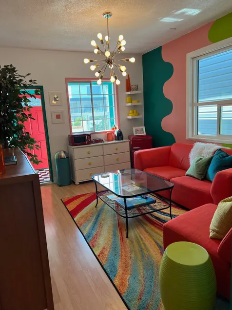 A very 70s 2-bedroom near food, transit, and more - Image 1