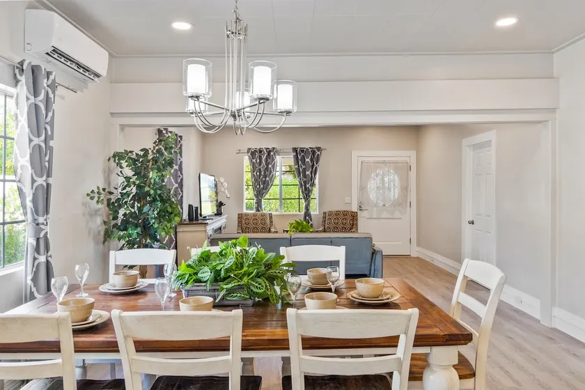 Bright & Cheerful Home (4 beds, 3 bedroom, 2 bath) - Image 1