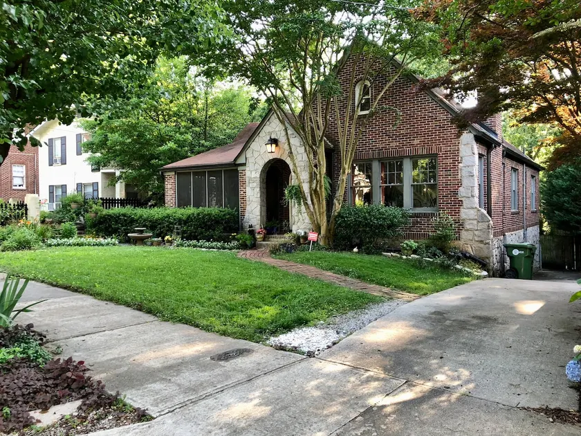 Charming 3 Bedroom Midtown Home - Image 1