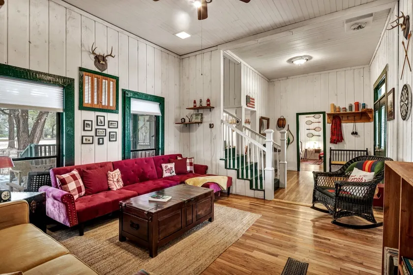 Spacious farmhouse with private hot tub - Image 1