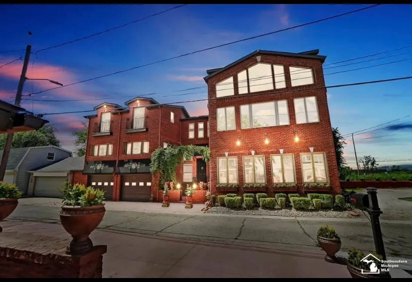 Part of Mini-Mansion, private, 3 story Lake Erie views - Image 1