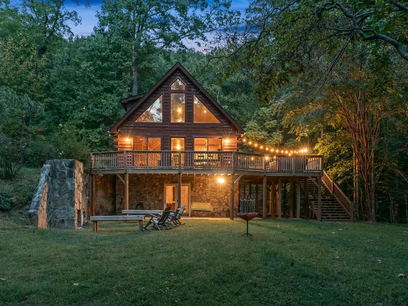 Grants Mountain Cabin Hot Tub Outdoor Fireplace - Image 1