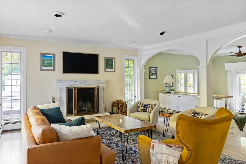 Spacious 5-bed with hot tub, 12 min to Sugarbush - Image 1