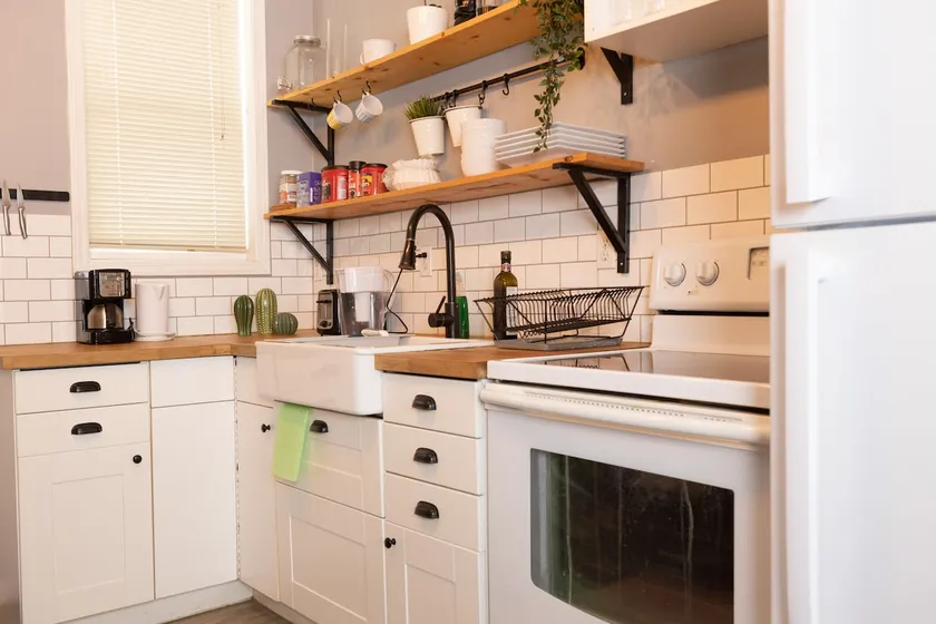 Cozy Home in Downtown Winnipeg - Image 1