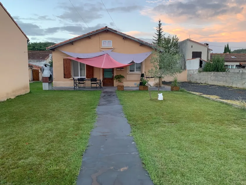Private parking villa - Image 1
