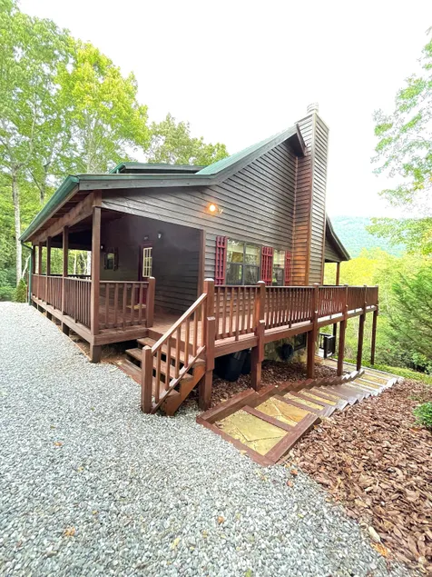 Little Bear Cove in the Enchanted Valley of Young Harris Ga - Image 1
