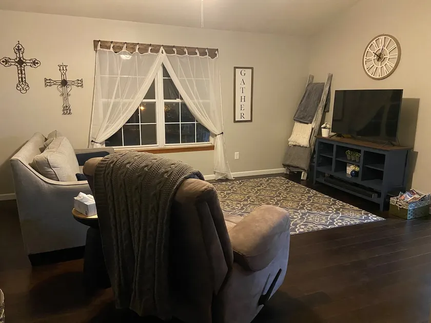 Cheerful 3 bedroom home waiting your arrival! - Image 1