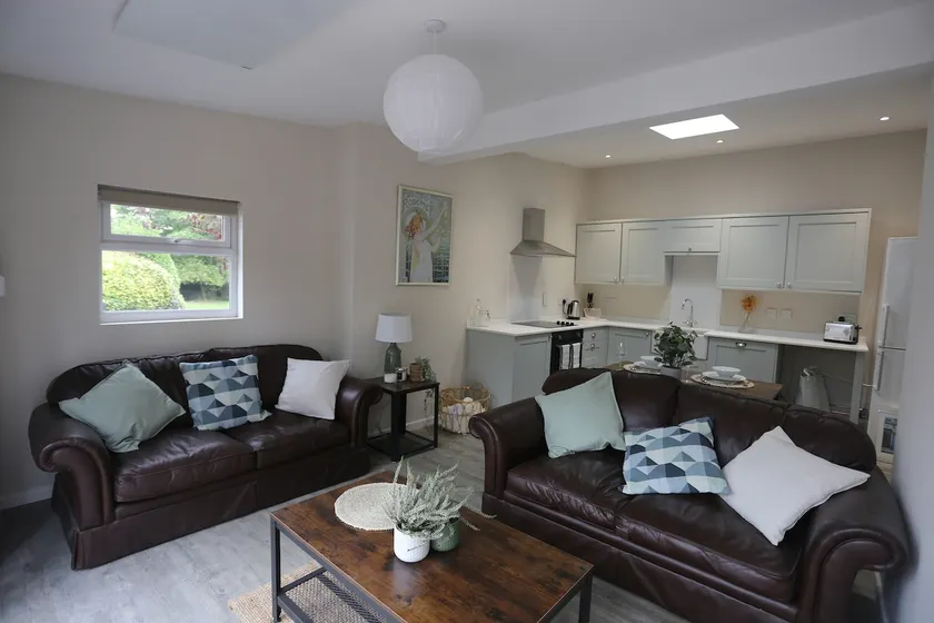 Impeccable, Stylish Guest House For Your Stay - Image 1