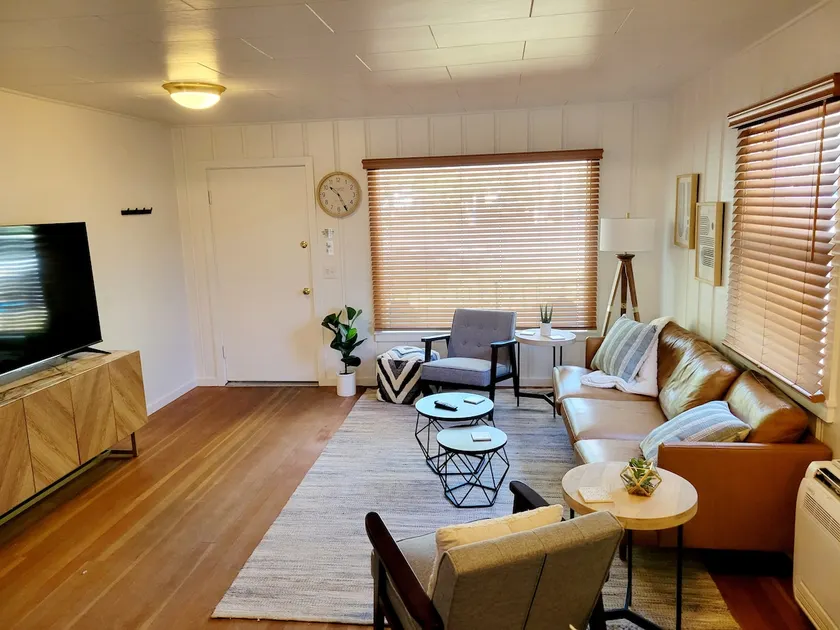 Beautiful 2BR Oasis on Maine St. - Image 1